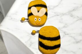 Handmade Felt Bee Coin Purse – Cute Bee Face, Beehive & Flower Embroidery – Eco Wool Zip Pouch – Animal Lover Gift – Made in Nepal