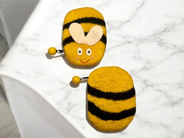 Handmade Felt Bee Coin Purse – Cute Bee Face, Beehive & Flower Embroidery – Eco Wool Zip Pouch – Animal Lover Gift – Made in Nepal