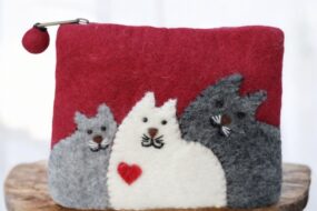 Handmade Felt Cat Coin Purse – Adorable Boho Zipper Wallet, Eco-Friendly Gift for Cat Lovers – Fair Trade Wool Accessory from Nepal
